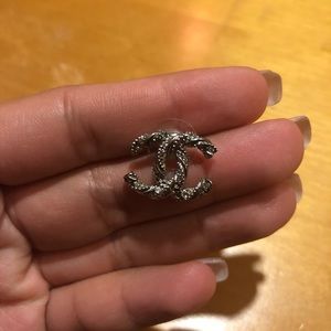Authentic Chanel earring, I miss one pair.